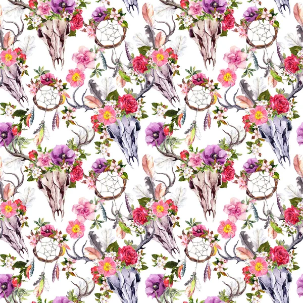 Geyik kafatasları çiçek ve dreamcatchers. Seamless modeli. Suluboya