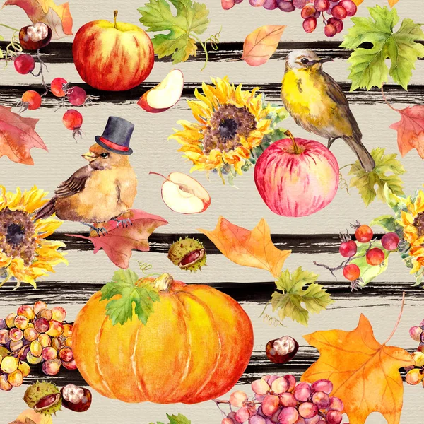 Ημέρα των Ευχαριστιών χωρίς ραφή πρότυπο - πουλιά, φρούτα και λαχανικά - κολοκύθα, μήλα, κάστανα, το φθινόπωρο τα φύλλα. Vintage ακουαρέλα σε ριγέ φόντο για Ευχαριστίας σχεδιασμού — Φωτογραφία Αρχείου