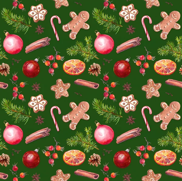 Kerst kerstballen, gember brood man en cookies, fir boomtakken, rode bessen, kaneel, riet van het suikergoed, oranje. Naadloze patroon op groene achtergrond. Aquarel — Stockfoto