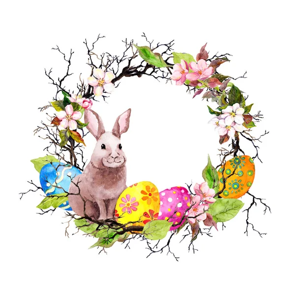 イースターのウサギの色の卵、枝、春葉、羽。ビンテージの花輪。水彩 — ストック写真