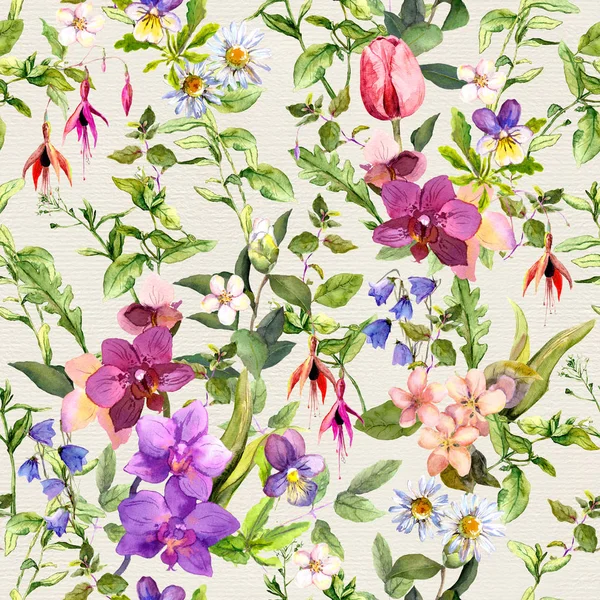 シームレスな壁紙 - 花。インテリア デザインのための牧草地花柄。水彩 — ストック写真