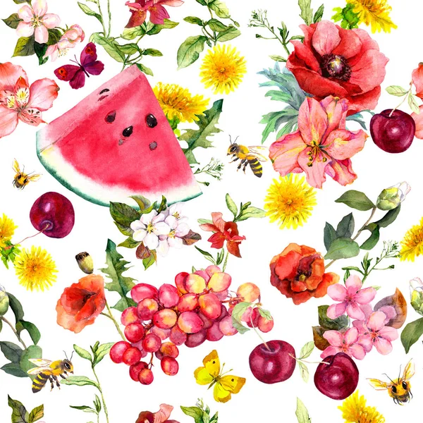 Zomer bloemen, kersenbessen, vlinders, watermeloen vruchten, vers gras. Herhaaldelijk patroon. Waterverf — Stockfoto