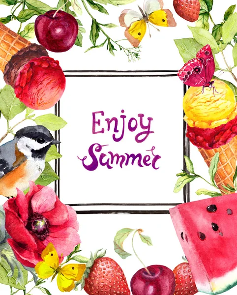 Zomervruchten, bessen, ijs, bloemen, vogels en vlinders. Aquarelkaart met belettering Geniet van de zomer — Stockfoto