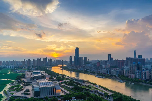 Wuhan City Skyline Solnedgång Landskap — Stockfoto