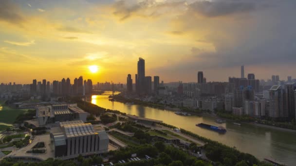 Wuhan Şehir Manzarası Günbatımı Manzara Yaz Aylarında Timelapse Görüntüleri — Stok video
