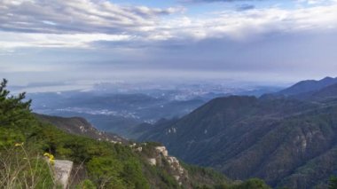 Çin dağ Lu deniz geç sonbaharda bulutlar peyzaj Timelapse görüntüleri