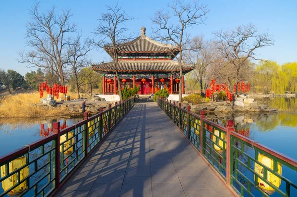 Erken baharda Pekin Yaz Sarayı manzara