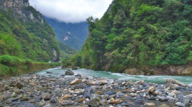 Sonbaharda Hubei Shennongjia Milli Geopark manzara 