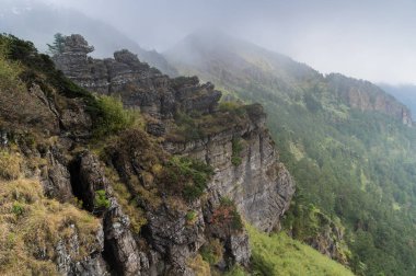 Sonbaharda Hubei Shennongjia Milli Geopark manzara 