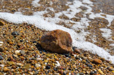 Yaz sonunda Dalian Golden Stone Ulusal Geopark ve Sahil Yolu manzarası