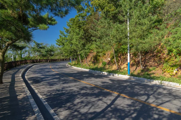 Yaz Sonunda Dalian Golden Stone Ulusal Geopark Sahil Yolu Manzarası — Stok fotoğraf