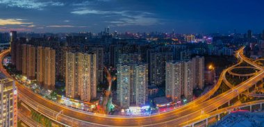 Yazın Wuhan şehri manzarası.
