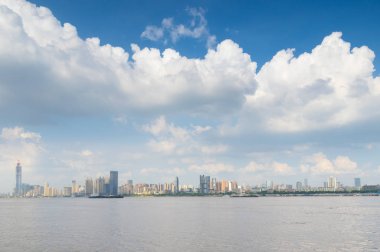 Wuhan Yazın güzel şehir manzarası