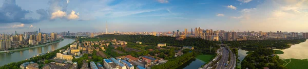 夏の武漢の美しい都市の風景 — ストック写真
