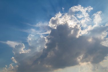 Yazın güzel gökyüzü ve bulutlar