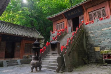 Çin'deki Wudang Dağı'nın büyüleyici yaz manzarası