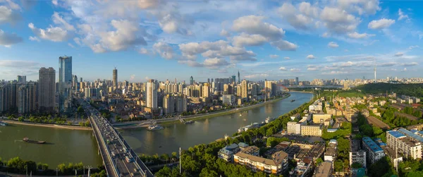 武汉美丽的城市夏季风景 — 图库照片