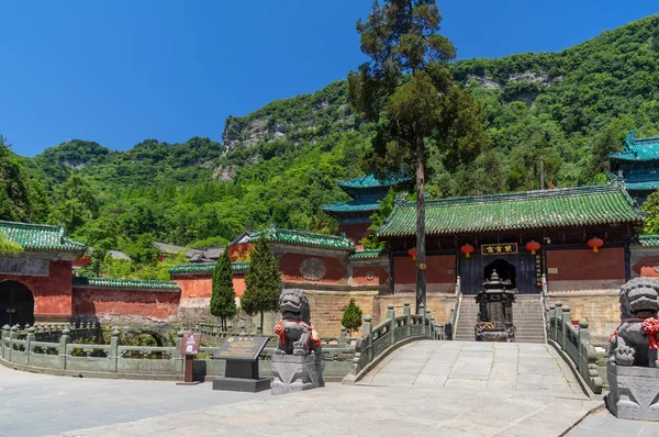 Çin Deki Wudang Dağı Nın Büyüleyici Yaz Manzarası — Stok fotoğraf