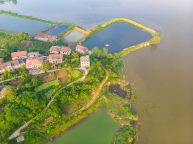 İlkbaharda Güvenlik Gölü Ulusal Sulak Park üzerinde Aerial View, Huangshi, Hubei, Çin