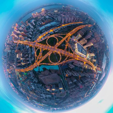 Wuhan Şehir günbatımı ve yaz aylarında gece manzarası