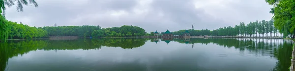 武汉东湖风景区夏季风光 — 图库照片