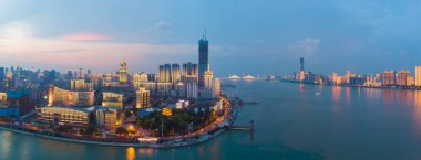 Wuhan şehir gün batımı ve yaz aylarında gece hava fotoğrafçılığı sahne