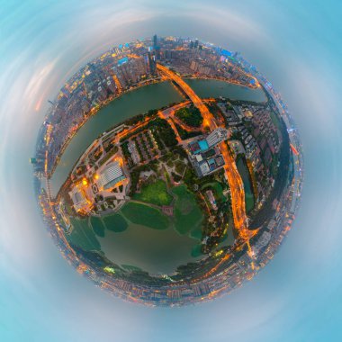 Wuhan şehir gün batımı ve yaz aylarında gece hava fotoğrafçılığı sahne