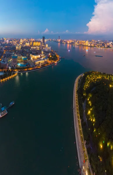 Wuhan şehir gün batımı ve yaz aylarında gece hava fotoğrafçılığı sahne
