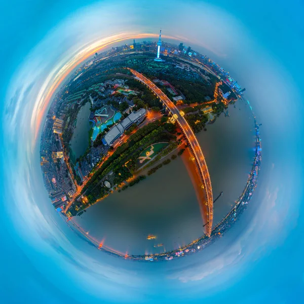 Wuhan şehir gün batımı ve yaz aylarında gece hava fotoğrafçılığı sahne