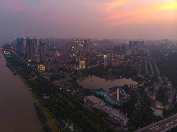 武汉市日落与夜间航空摄影风景 — 图库照片