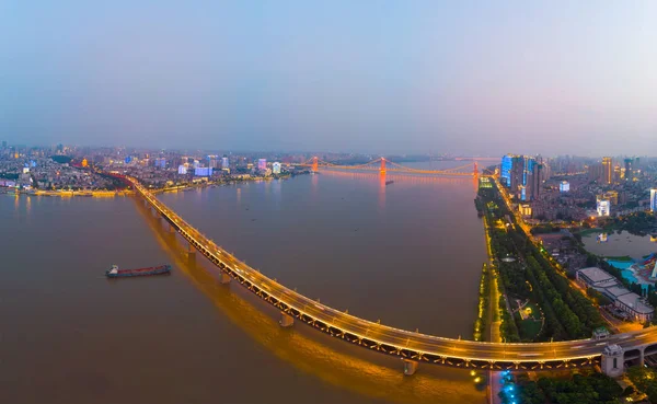 武汉市日落与夜间航空摄影风景 — 图库照片