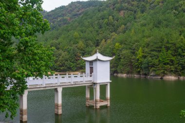 Wuhan Huangpi Mulan Tianchi Manzara Alanı, yaz sonu ve erken sonbahar manzara