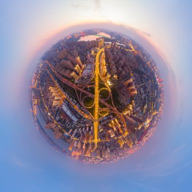 Şehir gün batımı ve gece hava fotoğrafçılığı Yazın Wuhan, Hubei, Çin