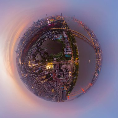 Şehir gün batımı ve gece hava fotoğrafçılığı Yazın Wuhan, Hubei, Çin