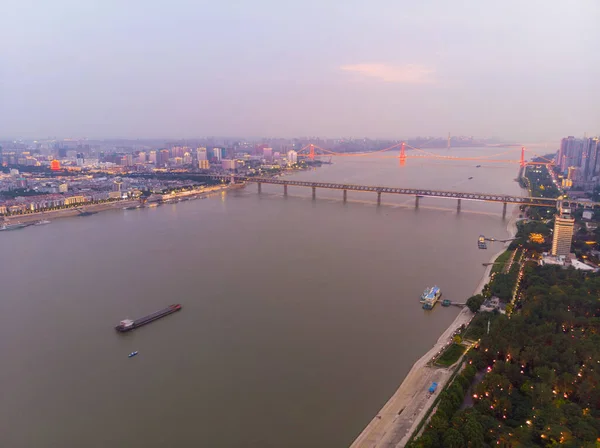 Město Západ Slunce Noční Letecké Fotografování Scenérie Létě Wuhan Hubei — Stock fotografie