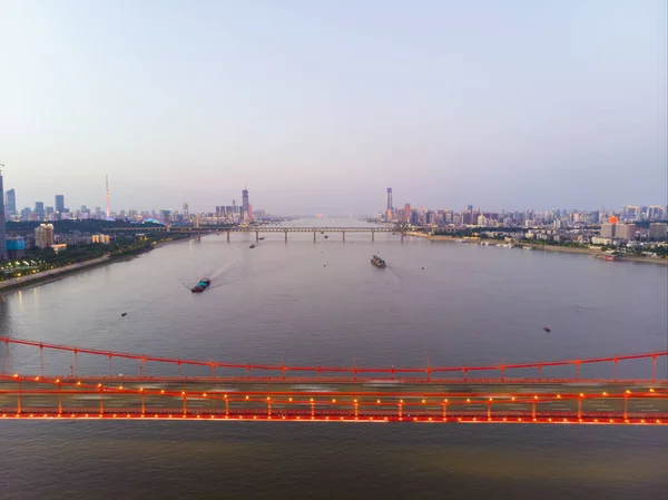 湖北省武汉夏季城市日落与夜间航拍风景 — 图库照片