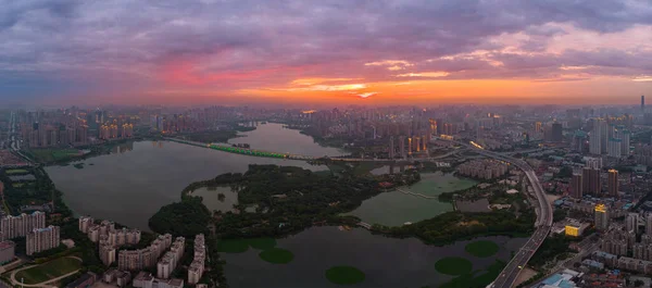 Ciudad Puesta Del Sol Noche Paisaje Fotografía Aérea Verano Wuhan —  Fotos de Stock