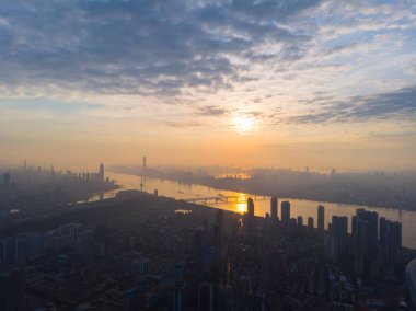 Hubei Wuhan yaz şehri gökyüzü manzarası