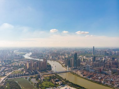 Hubei Wuhan yaz şehri gökyüzü manzarası