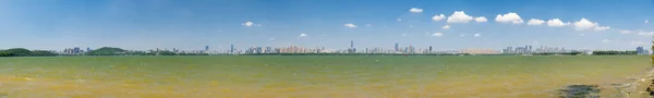 湖北武汉东湖旅游胜地的夏季风景 — 图库照片
