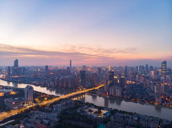 Hubei Wuhan Sommar Stad Skyline Landskap — Stockfoto