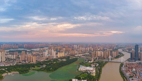 湖北武汉夏城天际线风景 — 图库照片
