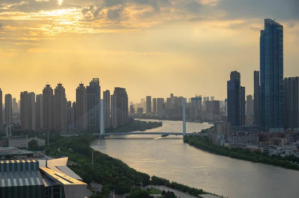 Hubei Wuhan Sommar Stad Skyline Landskap — Stockfoto