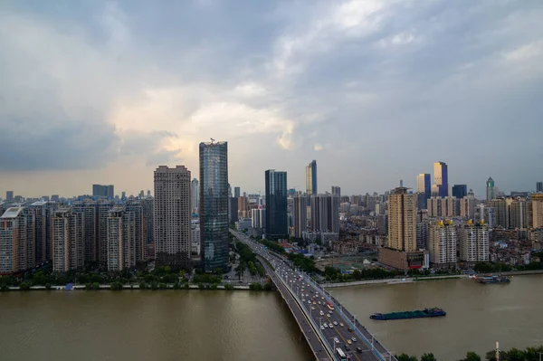 Hubei Wuhan Sommar Stad Skyline Landskap — Stockfoto