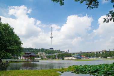 Hubei Wuhan yaz şehri gökyüzü manzarası
