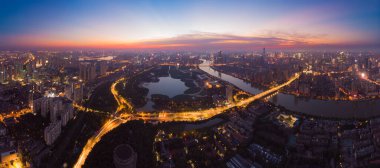 Hubei Wuhan yaz şehri gökyüzü manzarası