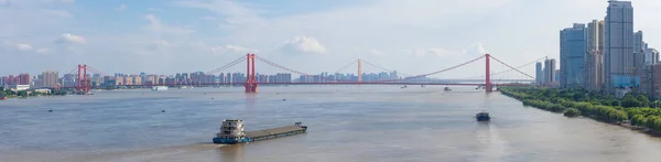 湖北武漢夏の都市スカイラインの風景 — ストック写真