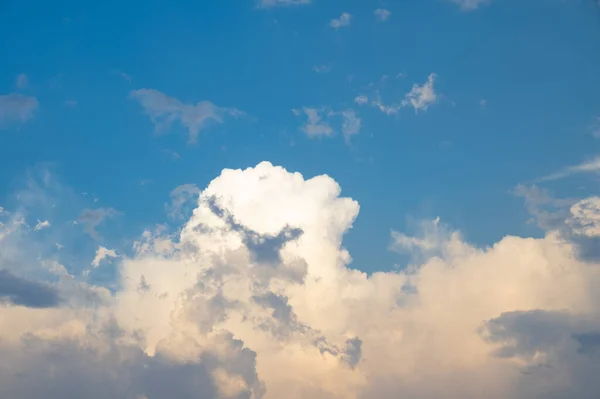 Fascynujące Niebo Chmury Krajobraz Naturalny Lecie — Zdjęcie stockowe