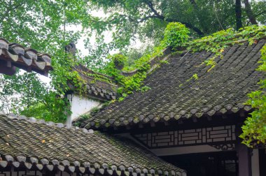 Xiangyang, Hubei, Çin 'deki Gulongzhong Sahne Bölgesi Yaz Manzarası