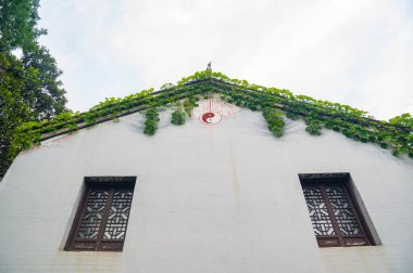 Xiangyang, Hubei, Çin 'deki Gulongzhong Sahne Bölgesi Yaz Manzarası